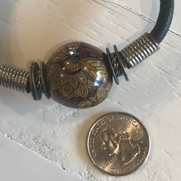 Boho Bracelet with One Large Floral Bead Preloved - Picture 3 of 6